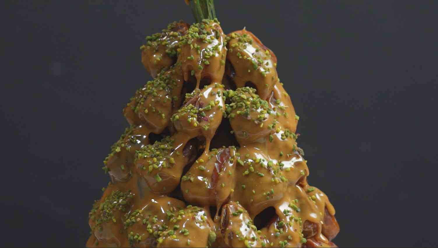 Baladna Sukkary Rutab Pyramid with Lotus Sauce